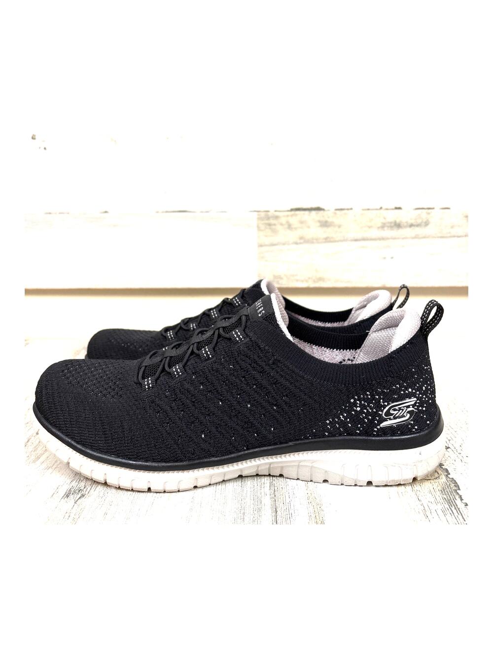 Skechers 8.5 Black Virtue Show Runner Sneakers Comfort Travel Casual